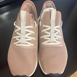 New Balance Women's Pink Sneakers